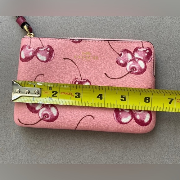 NEW! Coach Corner Zip Wristlet With Cherry Print Wristlet Clutch Wallet 🍒 - Picture 4 of 17